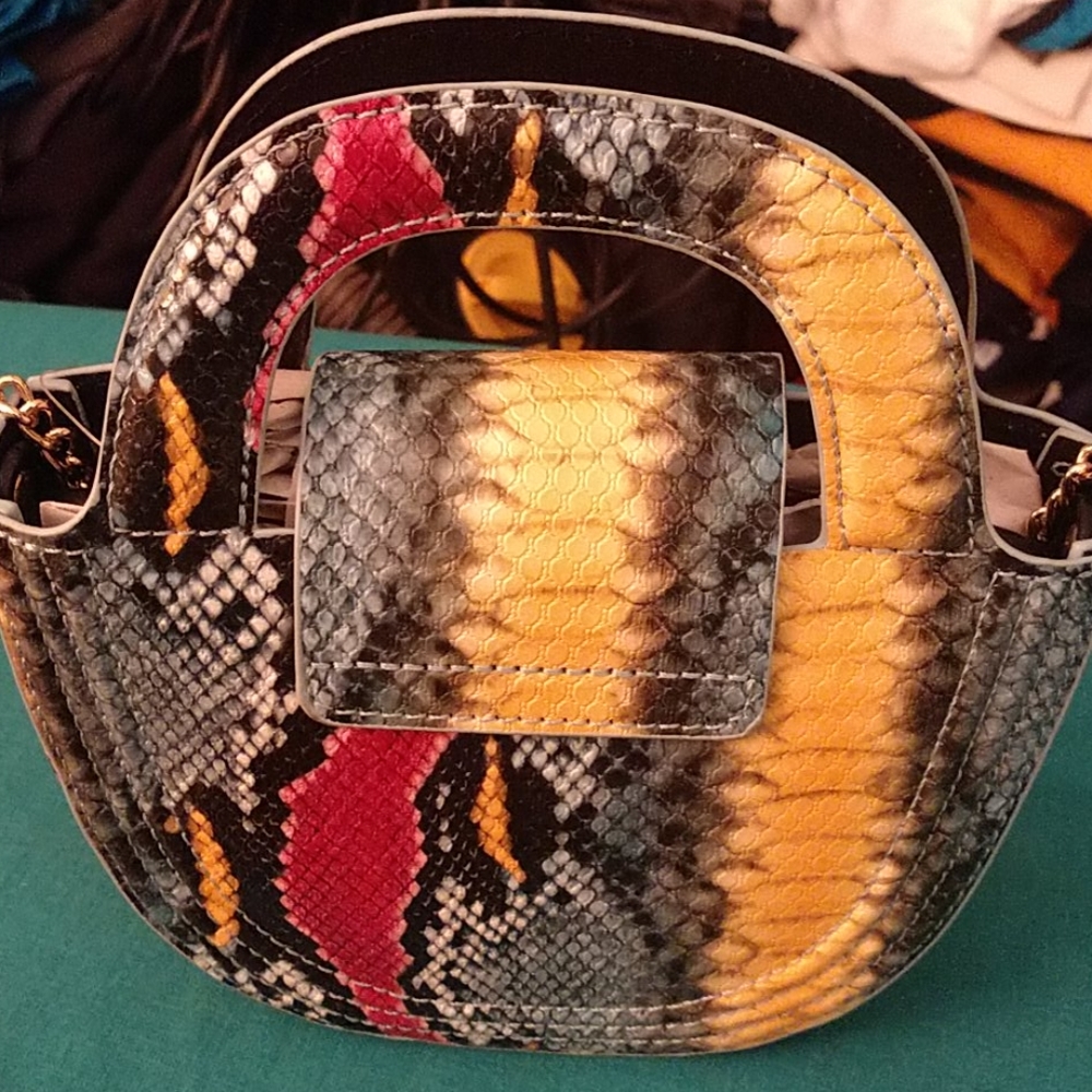 Handbag - Picture 2 of 3